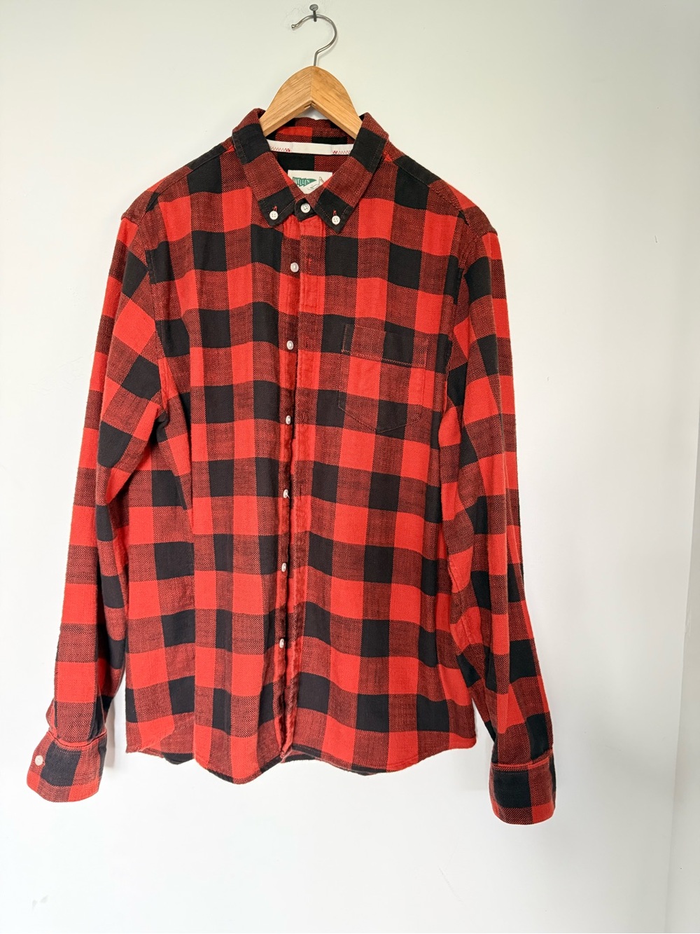 Wellen Men's Red and Black Buffalo Plaid Button-Down Shirt